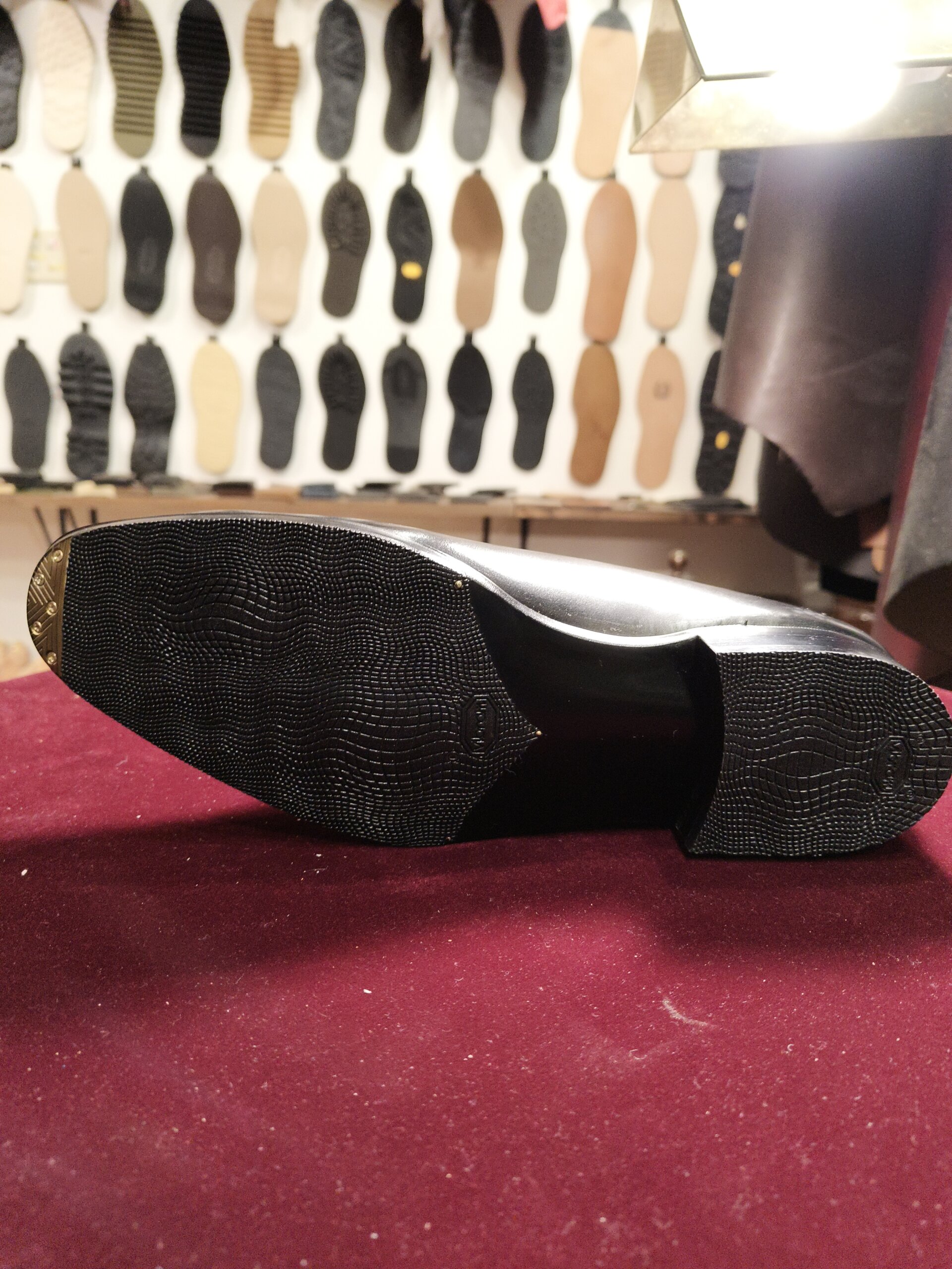 宮城興業の革靴をオールソール修理した後のソール裏写真 横浜の靴修理実例