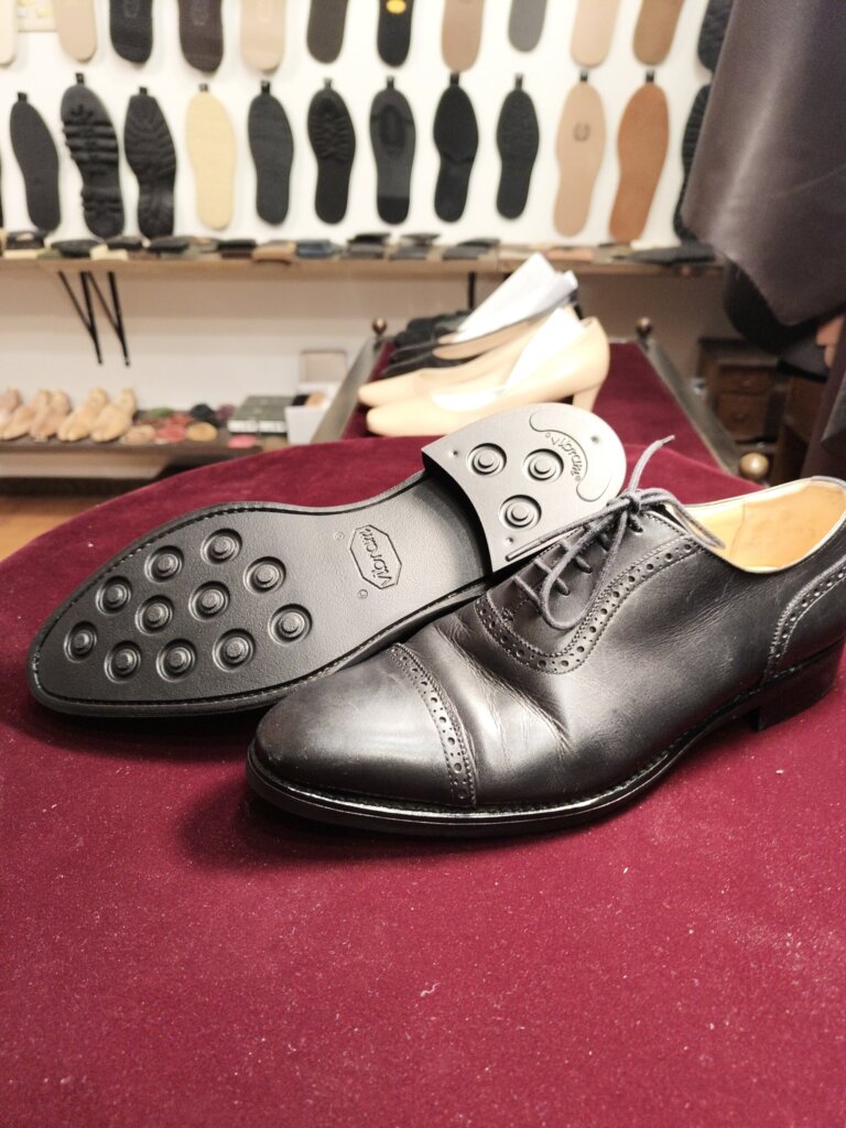 トレーディングポストの革靴 オールソール修理後（Vibram／ダイナイト系ラバーソール）｜横浜 靴修理 郵送 靴修理