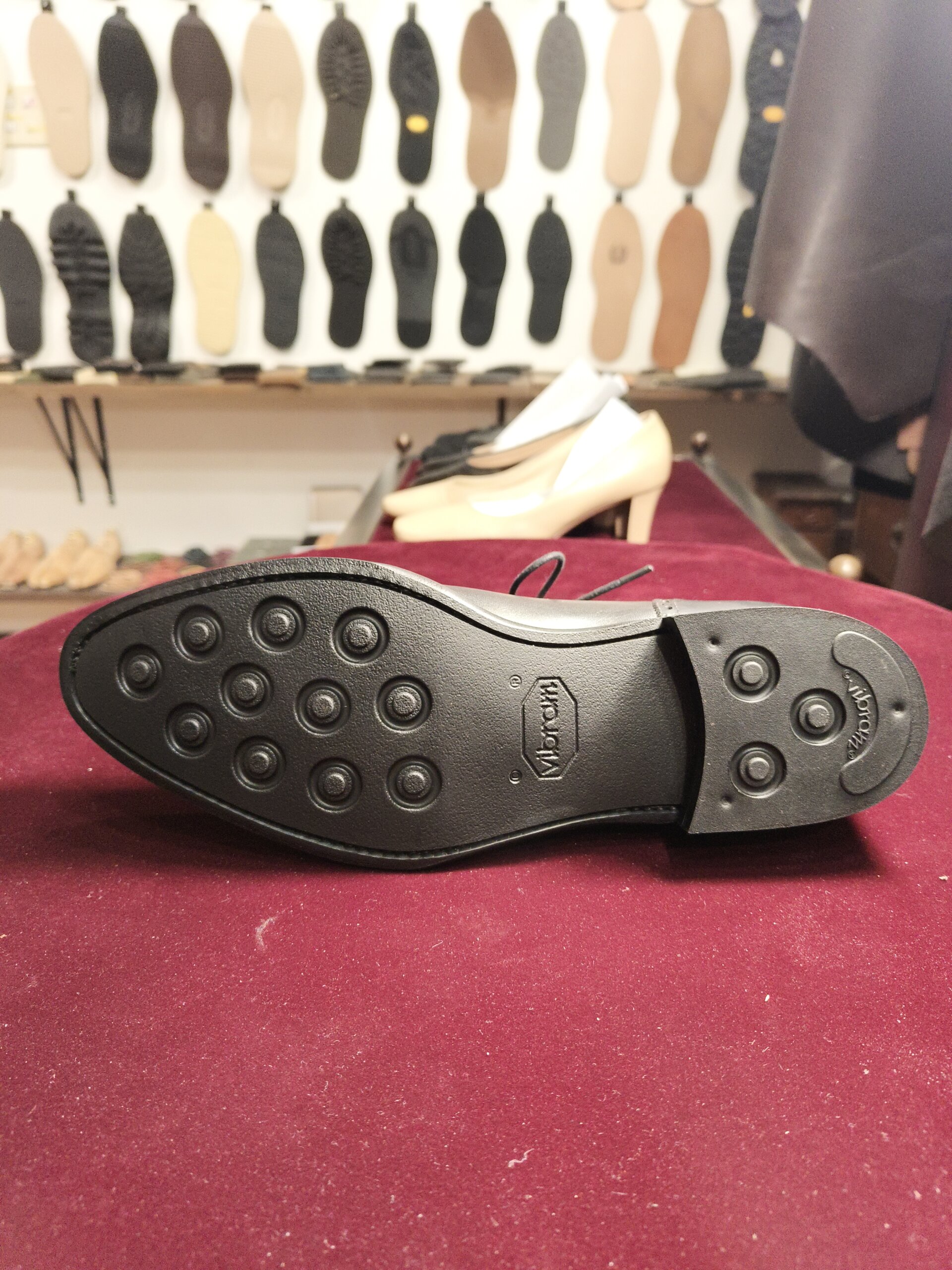 トレーディングポスト オールソール修理後のソール全体（Vibram）横浜 靴修理 郵送