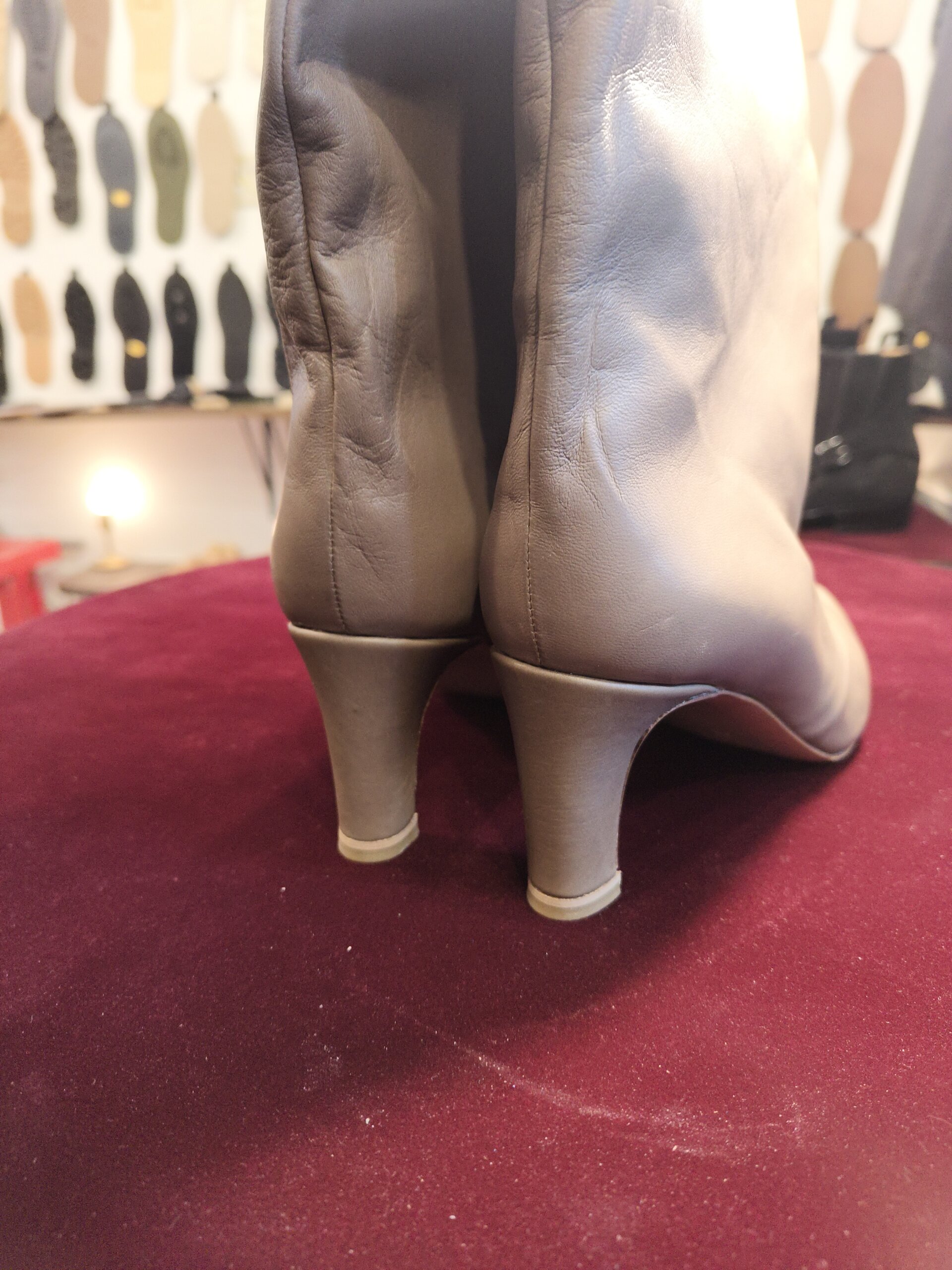 靴修理 郵送｜ヒール巻き革交換後（左右ヒールの整え アフター）