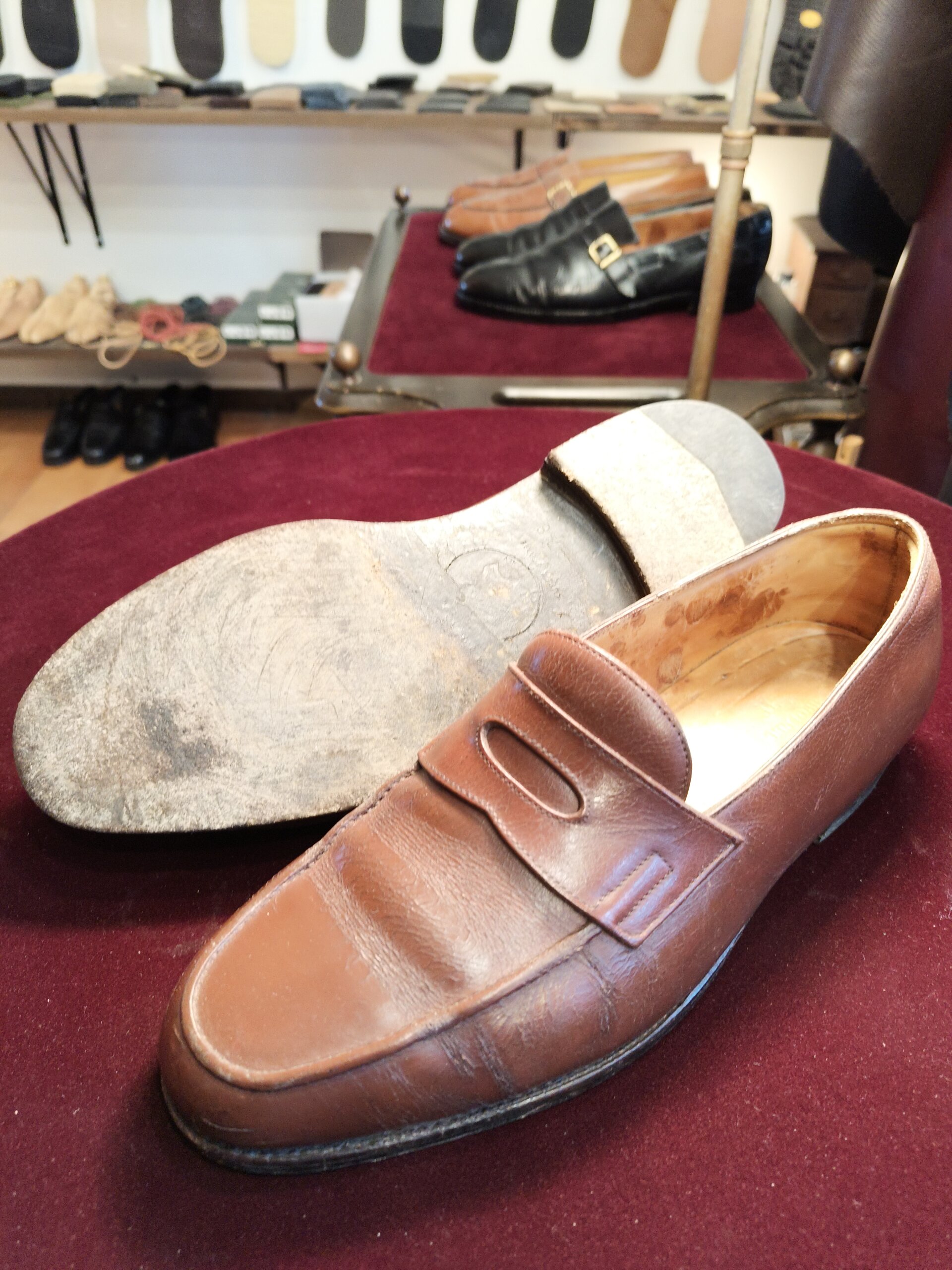 JOHN LOBB Penny Loafer All Sole JOHN LOBBのオールソール前の底面写真 コインローファーのソール摩耗や使用状態が分かる写真