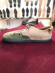 BIRKENSTOCK ビルケンシュトックの靴 オールソール交換後。黒いラバーソールで仕上げた横浜の靴修理事例