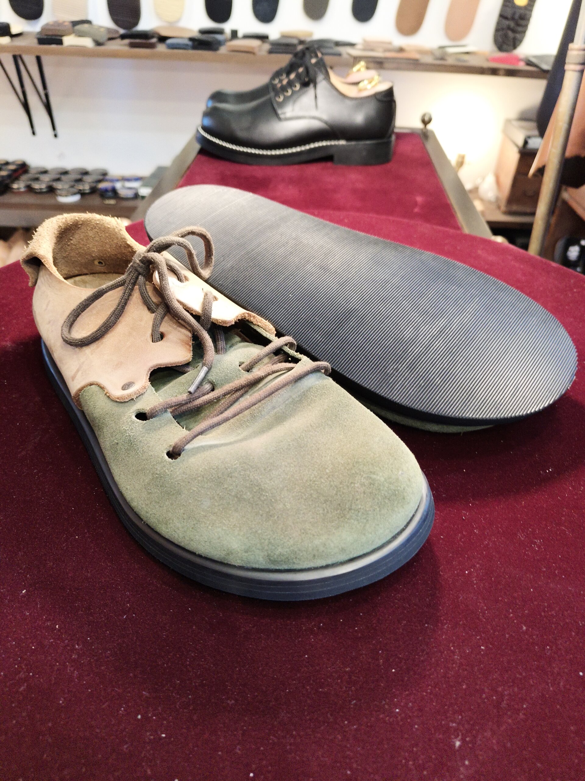 BIRKENSTOCK ビルケンシュトックの靴 オールソール交換後。黒いラバーソールで仕上げた横浜の靴修理事例