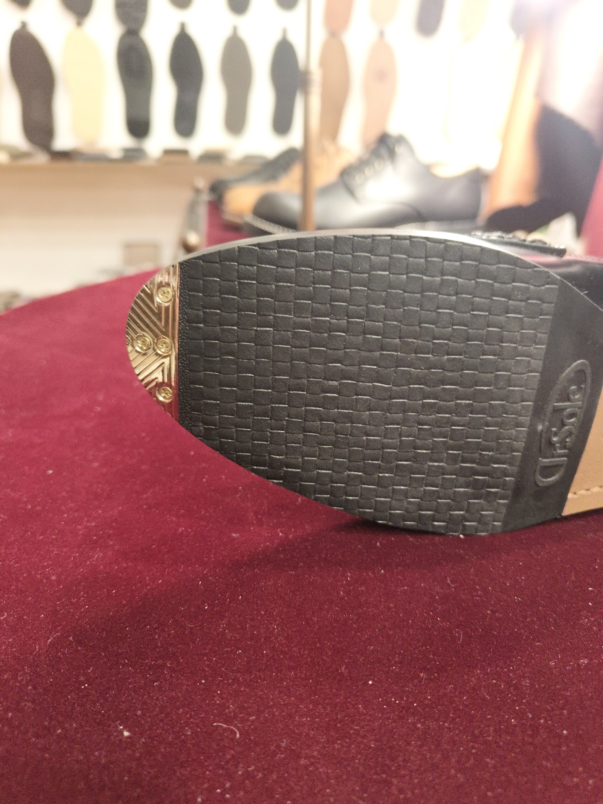 CHRISTIAN DIOR(クリスチャン ディオール)の新品ローファーに、つま先補強とハーフラバー補強を行った修理後の全体