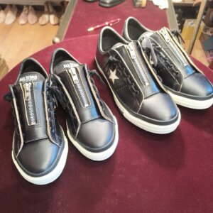 CONVERSE（コンバース）の新品スニーカーにソール補強を行い、自然な仕上がりに整えた修理後の事例
