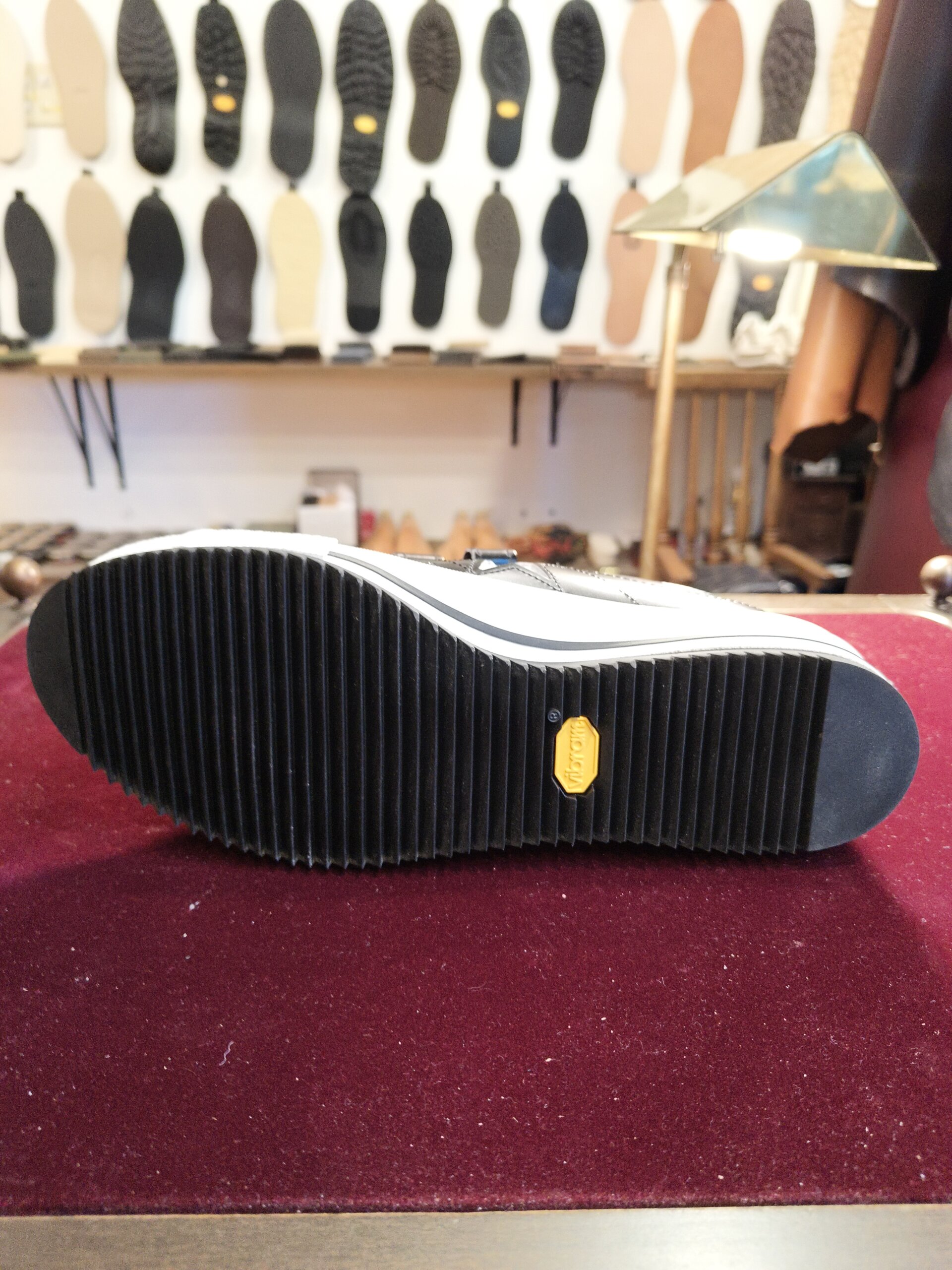 CONVERSE コンバースの新品スニーカー ソール補強後。Vibramソールで靴底を補強した横浜の靴修理事例