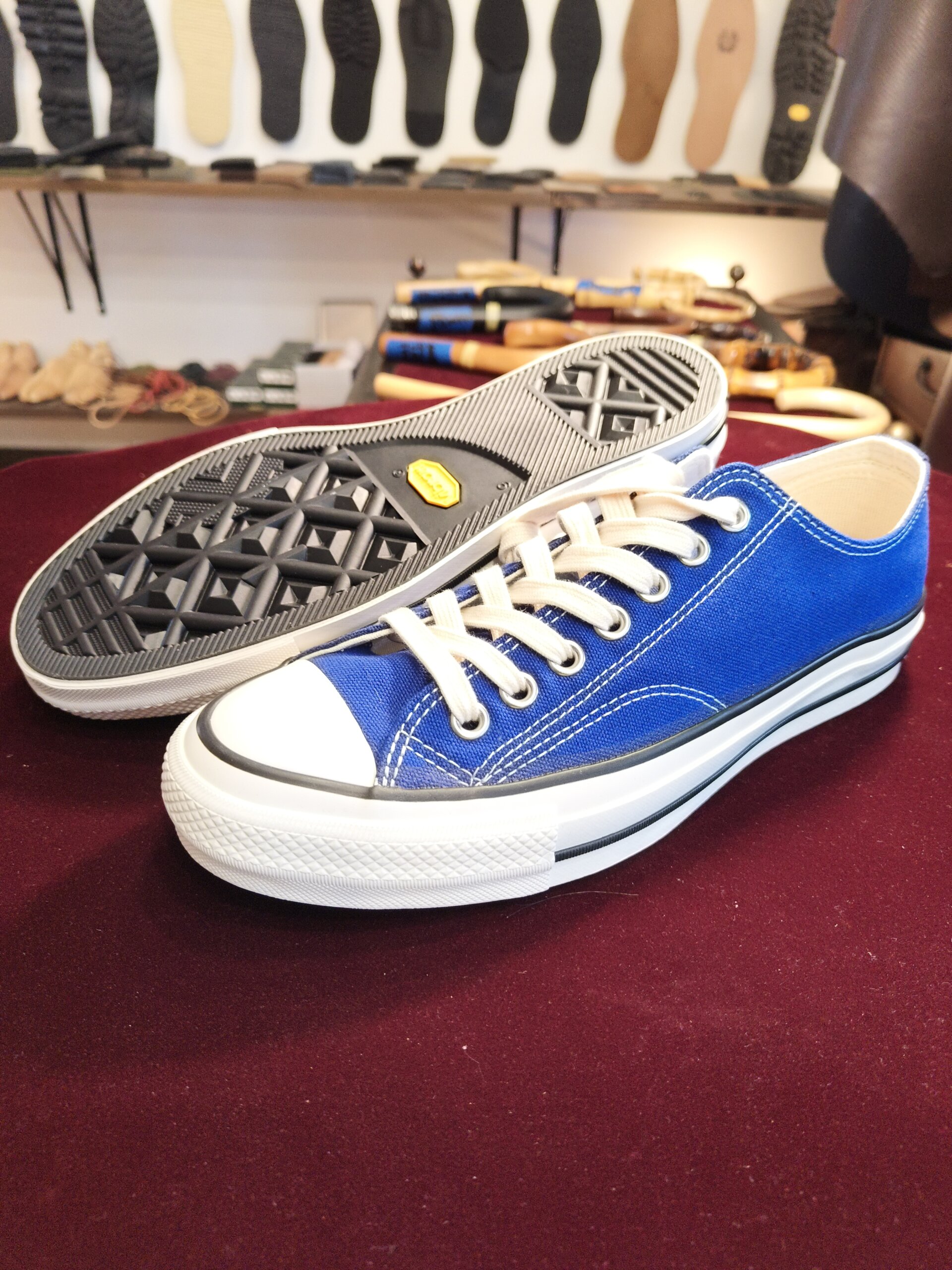 CONVERSE（コンバース）の新品スニーカー、VIBRAMソールシート補強前の靴底の状態