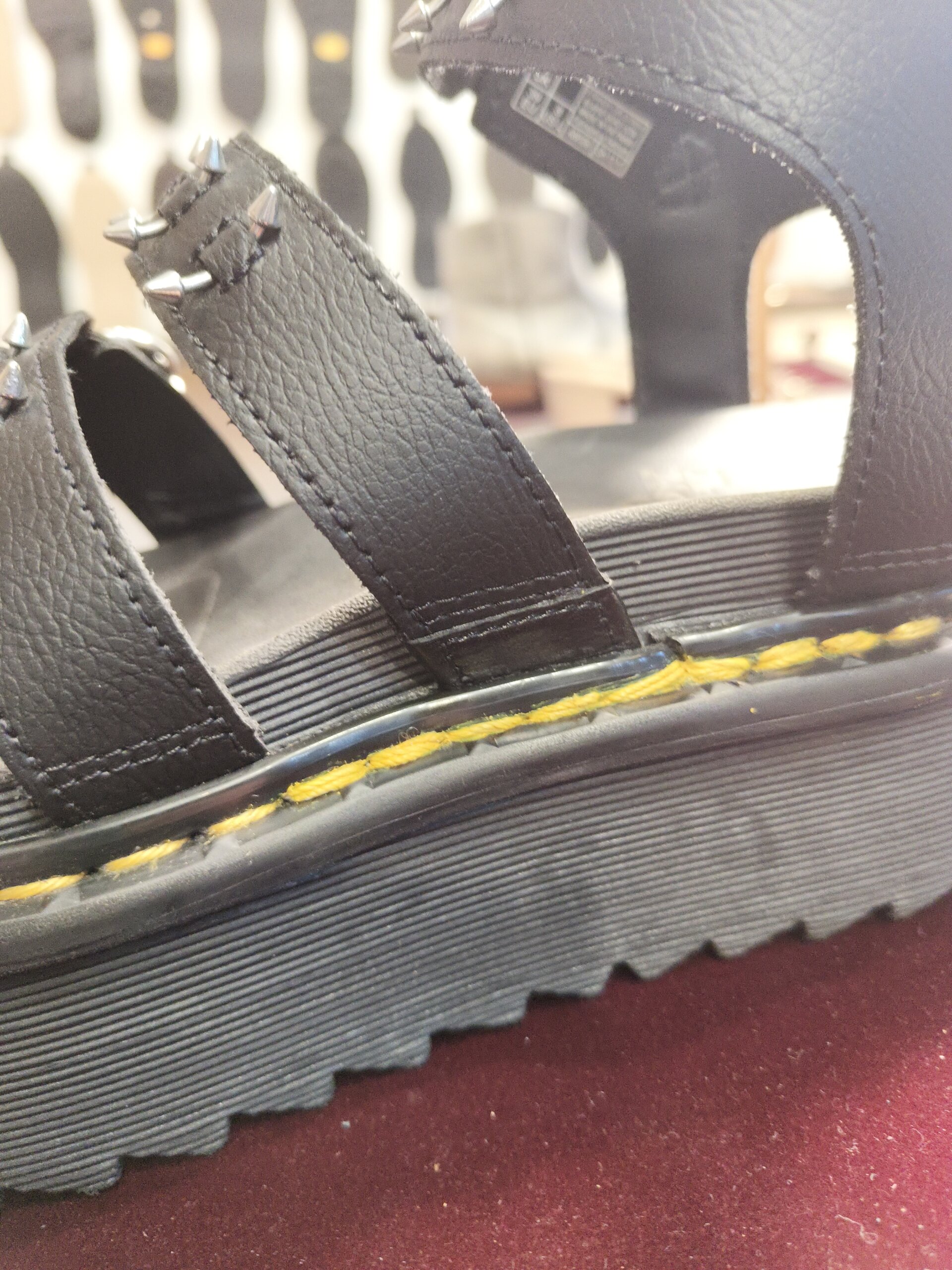 Dr.Martens ドクターマーチンのサンダル千切れ修理後。ストラップ部分を補修した横浜の靴修理事例