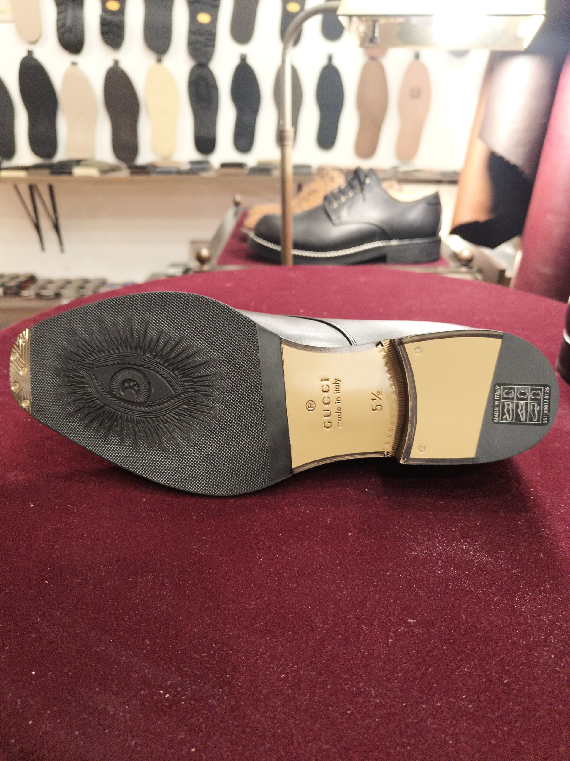 GUCCI(グッチ)の新品革靴のレザーソールにつま先補強を行った後の全体