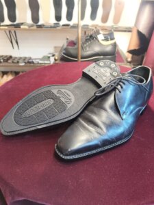 JOSEPH CHEANEY（ジョセフ チーニー）のオールソール修理後、レザーソールからラバーソールへ交換した仕上がり