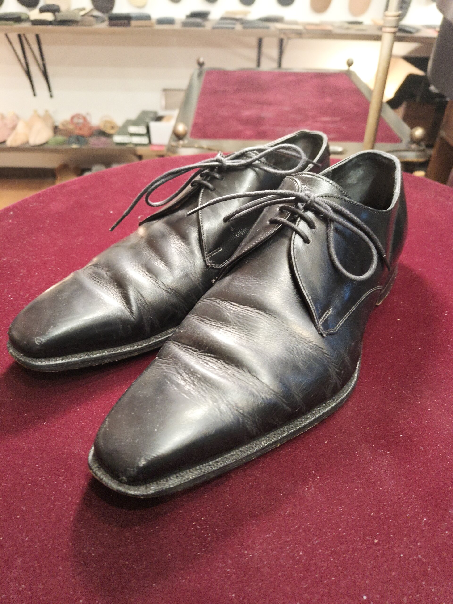 JOSEPH CHEANEY（ジョセフ チーニー）のオールソール修理前、レザーソールからラバーソールへ交換する靴底の状態