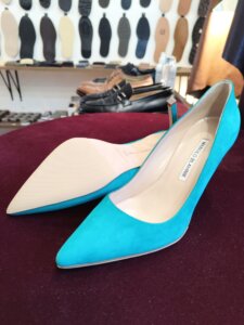 MANOLO BLAHNIK マノロブラニクのターコイズブルーパンプスにハーフラバー補強を行った横浜の靴修理事例