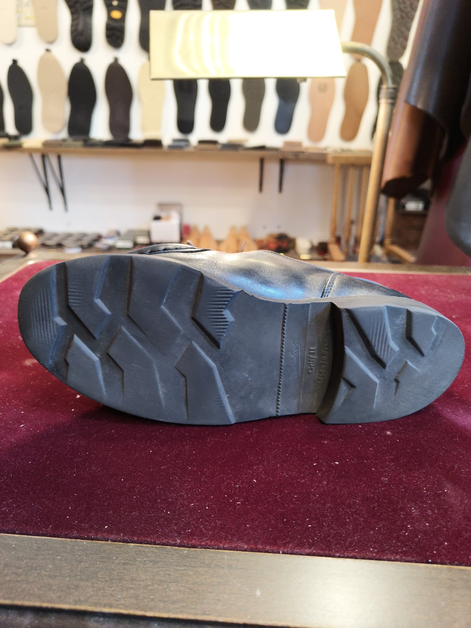 PARABOOT パラブーツの靴底修理前。トップリフトとハーフラバー補強を行う前の状態