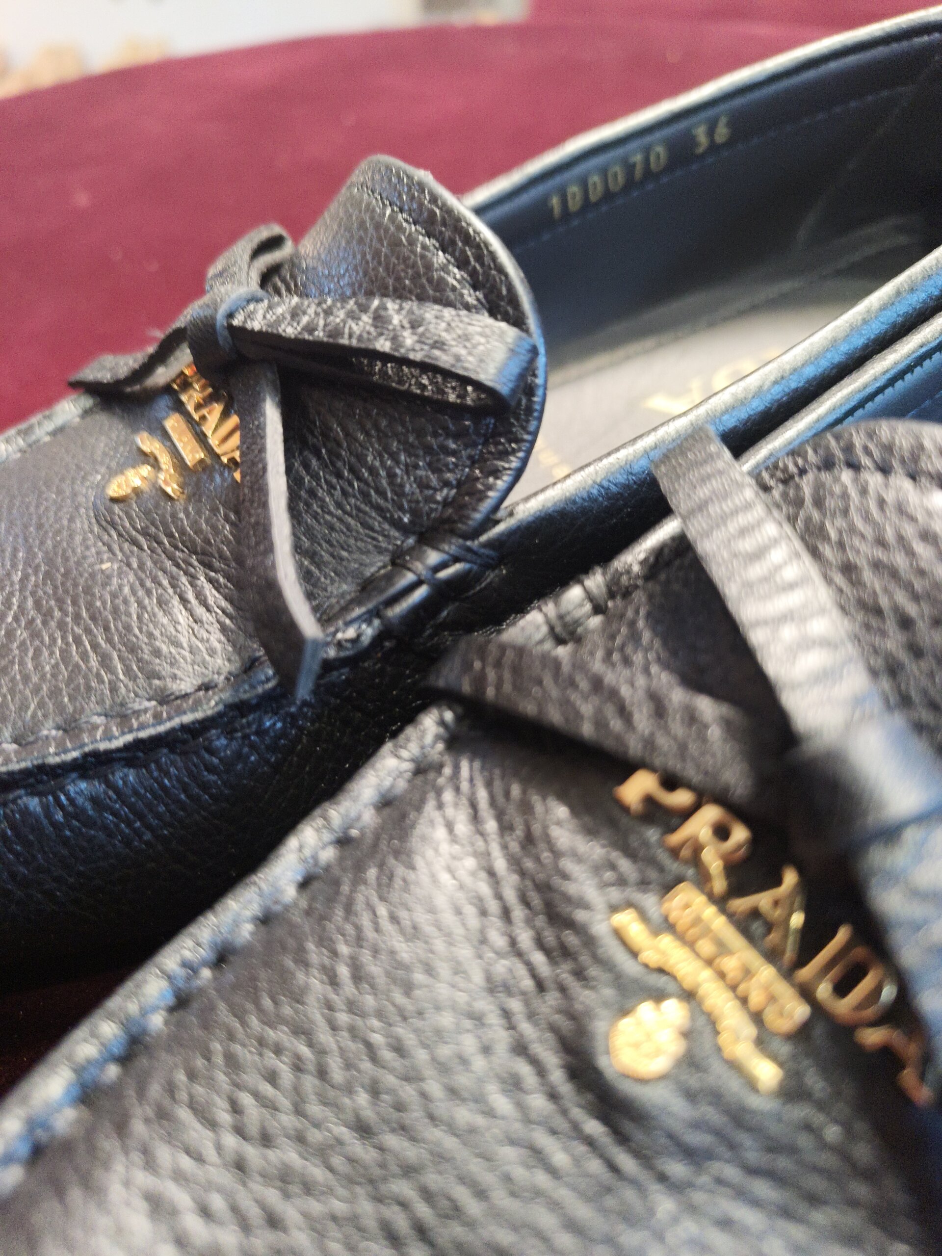PRADA（プラダ）のドライビングシューズ糸解れ修理後、解れていた縫い目部分を補修した状態