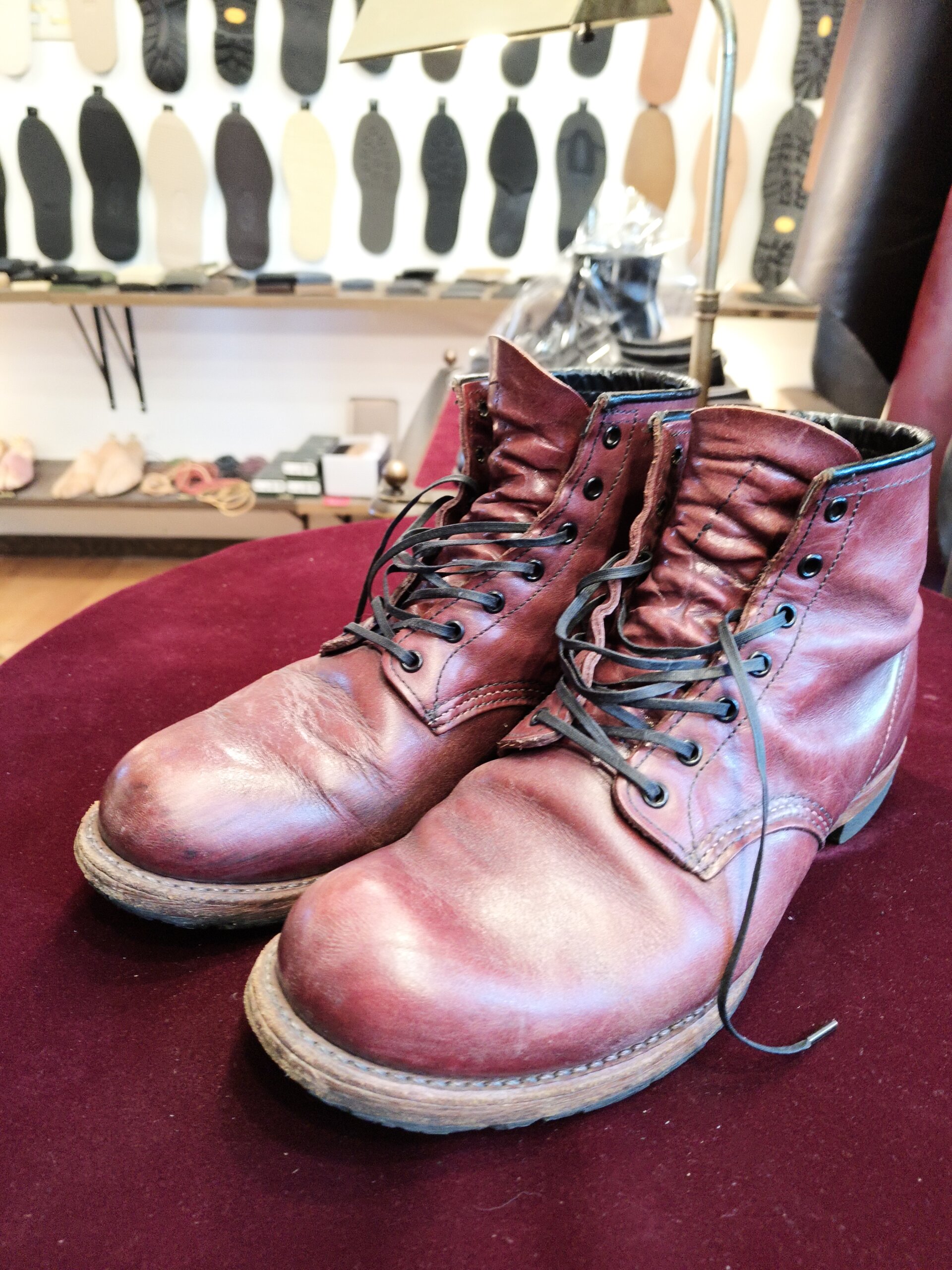 RED WING（レッドウィング）の加水分解修理前、劣化したソールとヒール周りの状態