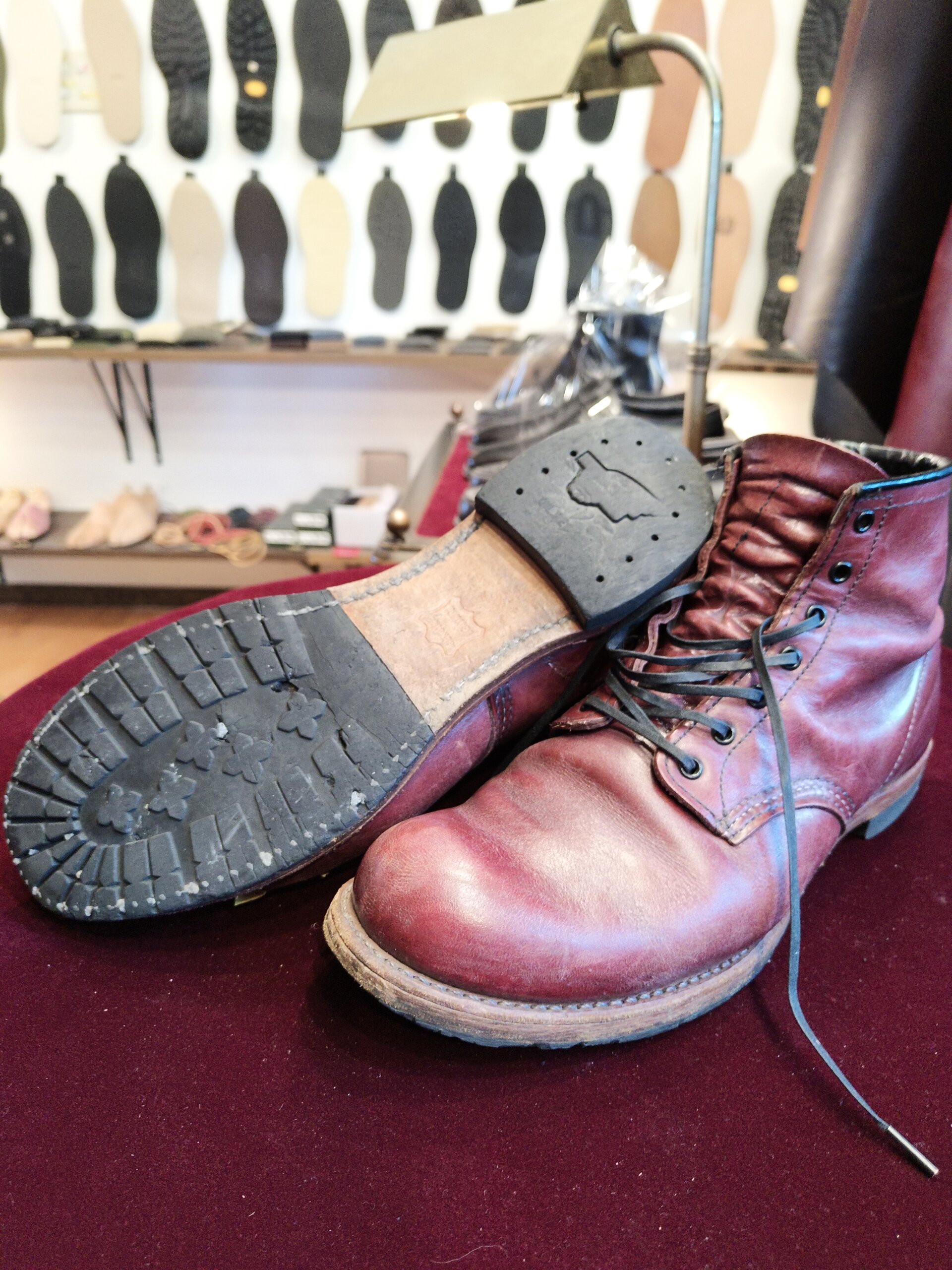 RED WING（レッドウィング）の加水分解修理とオイル入れメンテナンス前、ソールとアッパー全体の状態