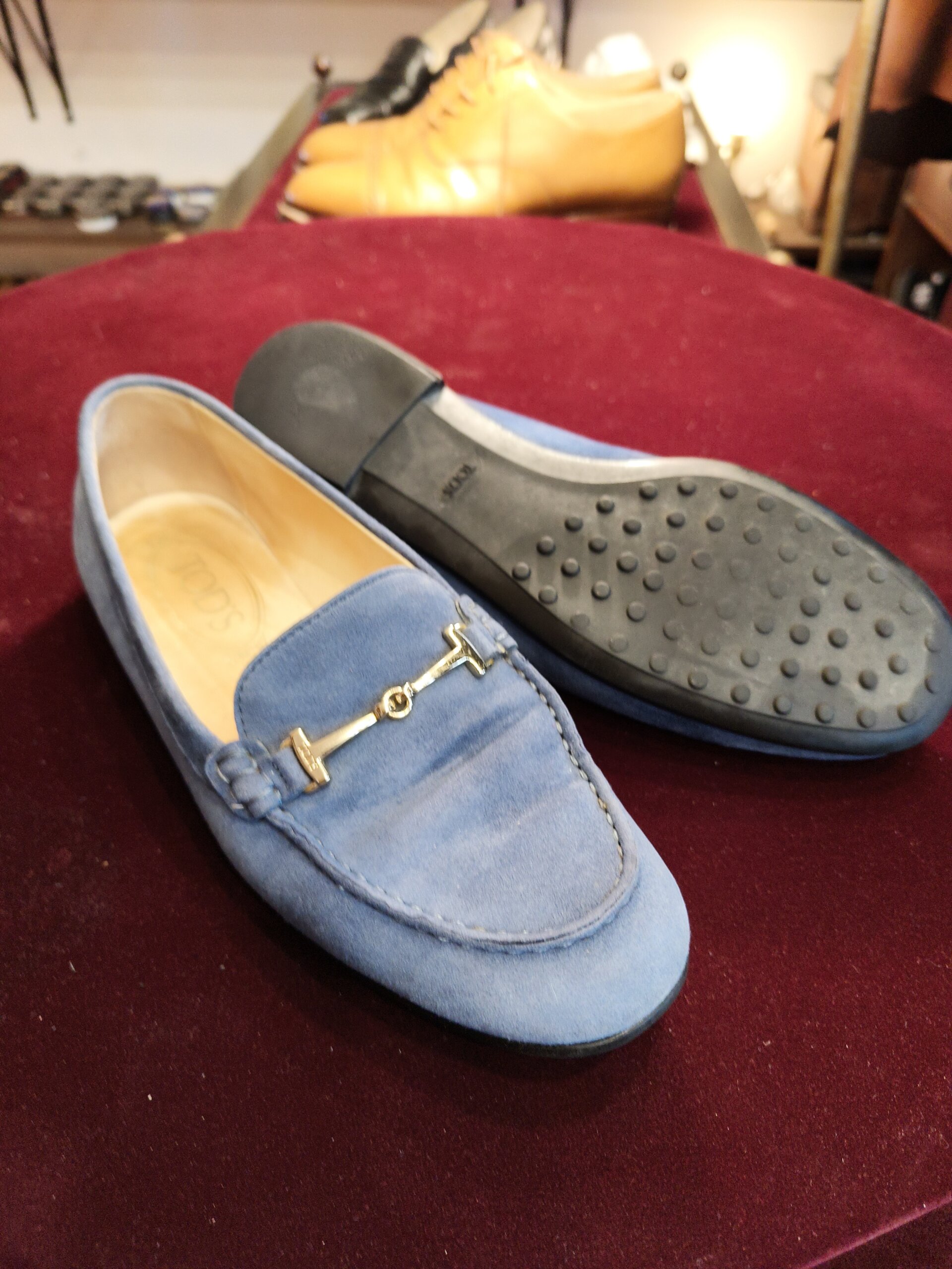 TOD'S(トッズ)のドライビングシューズをオールソール修理する前の靴底の状態