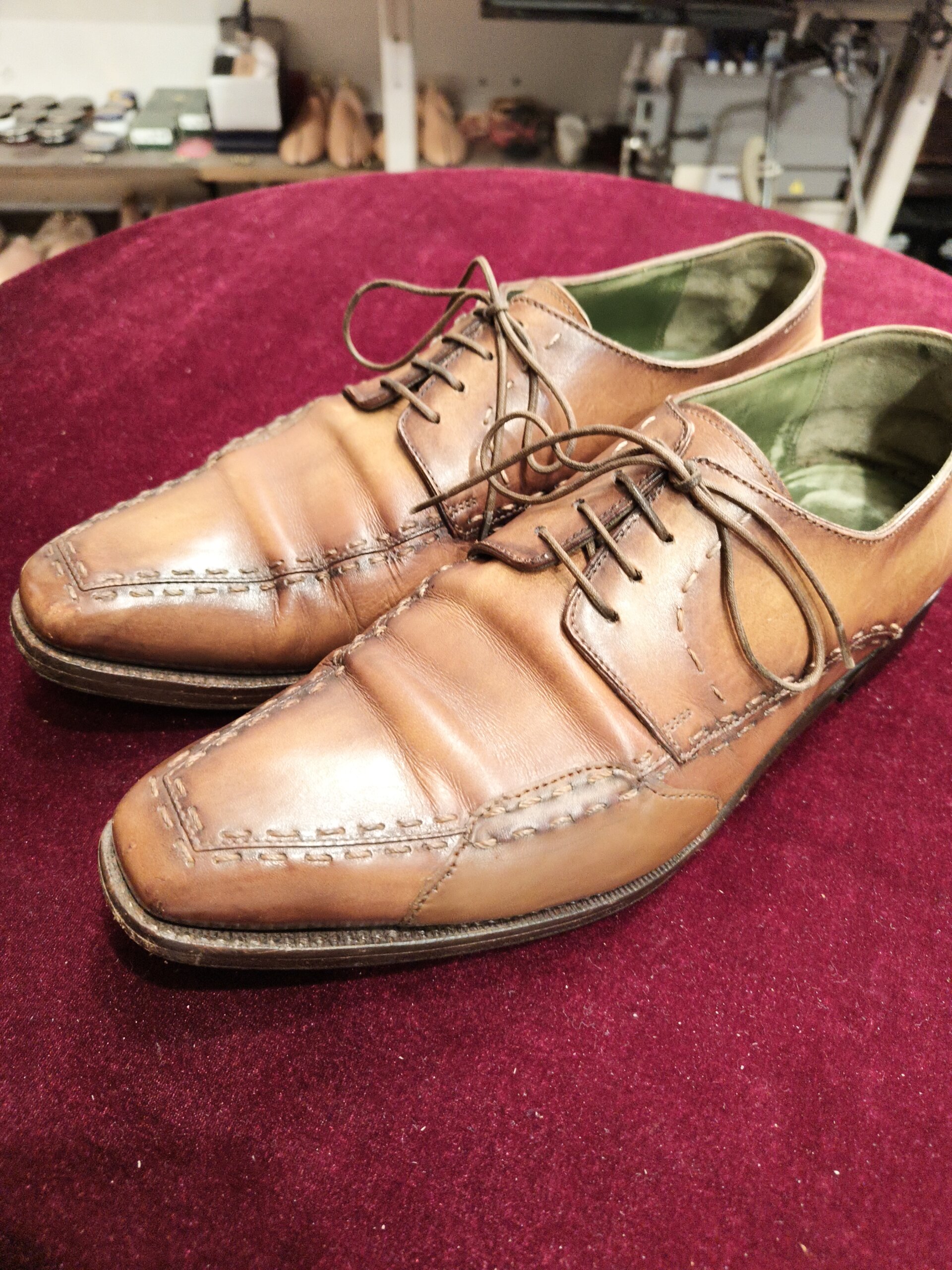 BERLUTI(ベルルッティ)のアッパー革破れ修理後、革裂け部分を補修した仕上がり|横浜の靴修理事例