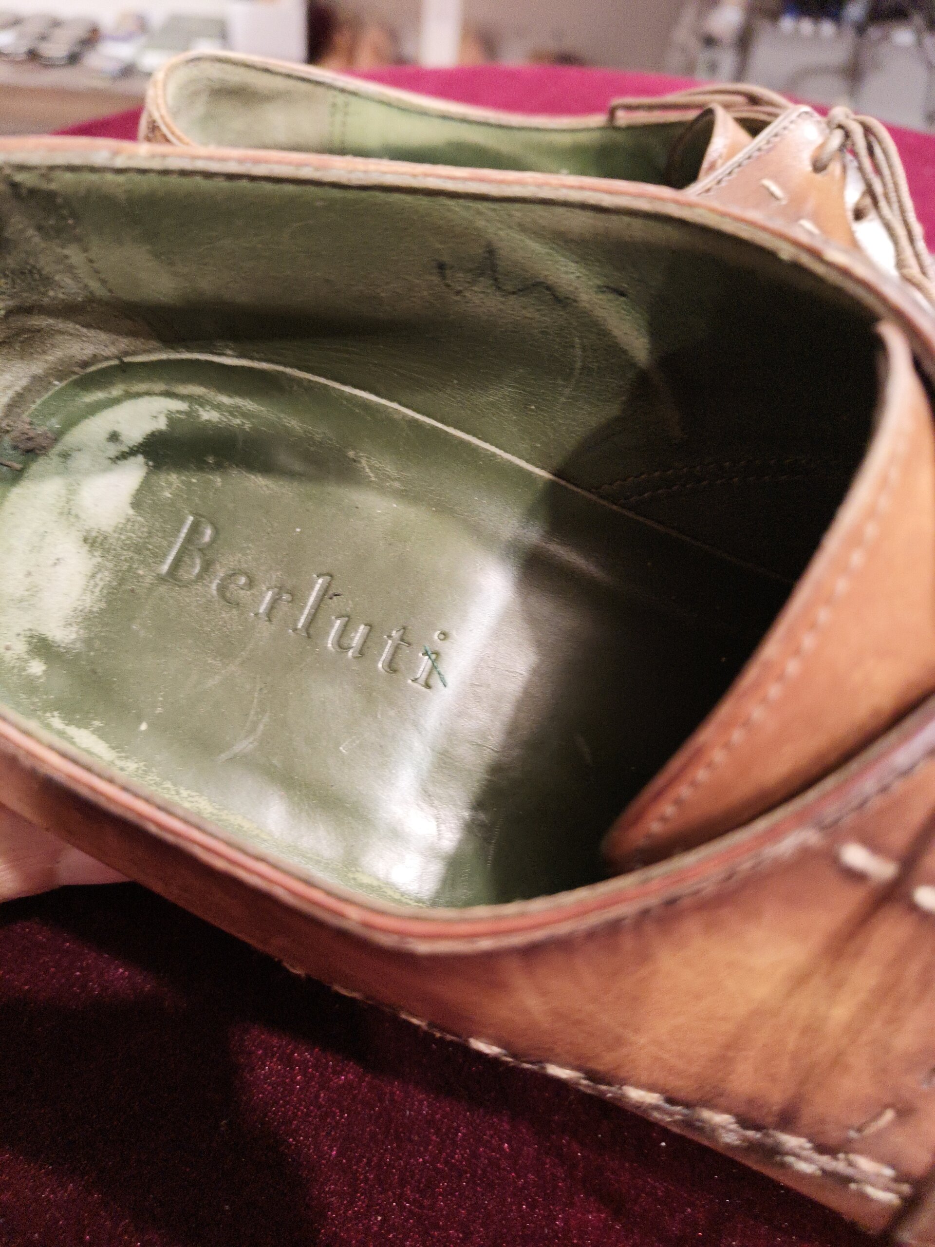 BERLUTI(ベルルッティ)のアッパー革破れ修理後、革靴全体の仕上がり|横浜の靴修理事例