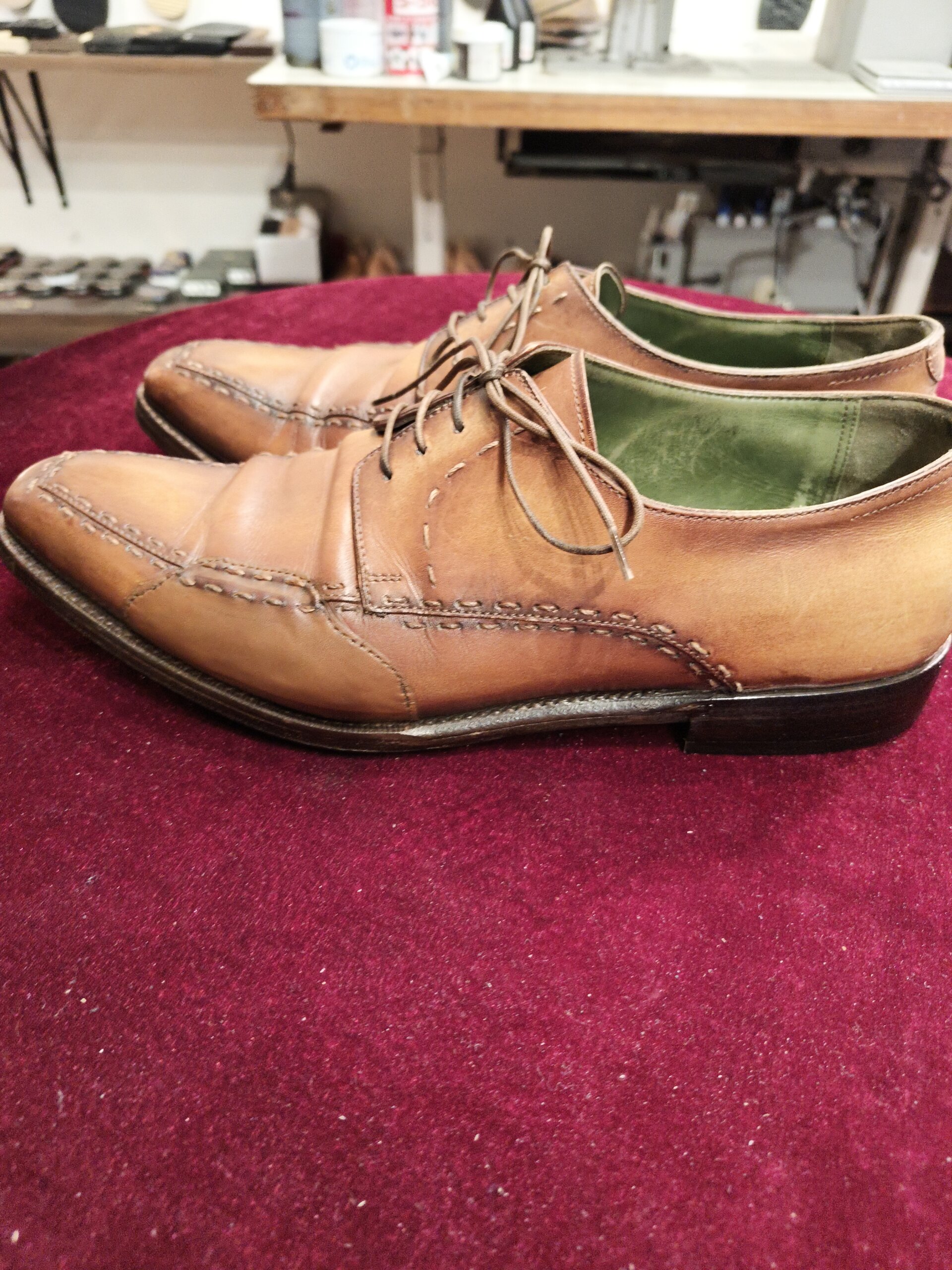 BERLUTI(ベルルッティ)のアッパー革破れ修理後、内側と履き口周辺の仕上がり|横浜の靴修理事例