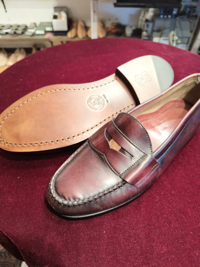 COLE HAAN（コール ハーン）のレザーソールオールソール修理後、全体と新しいレザーソールの仕上がり｜横浜の靴修理事例