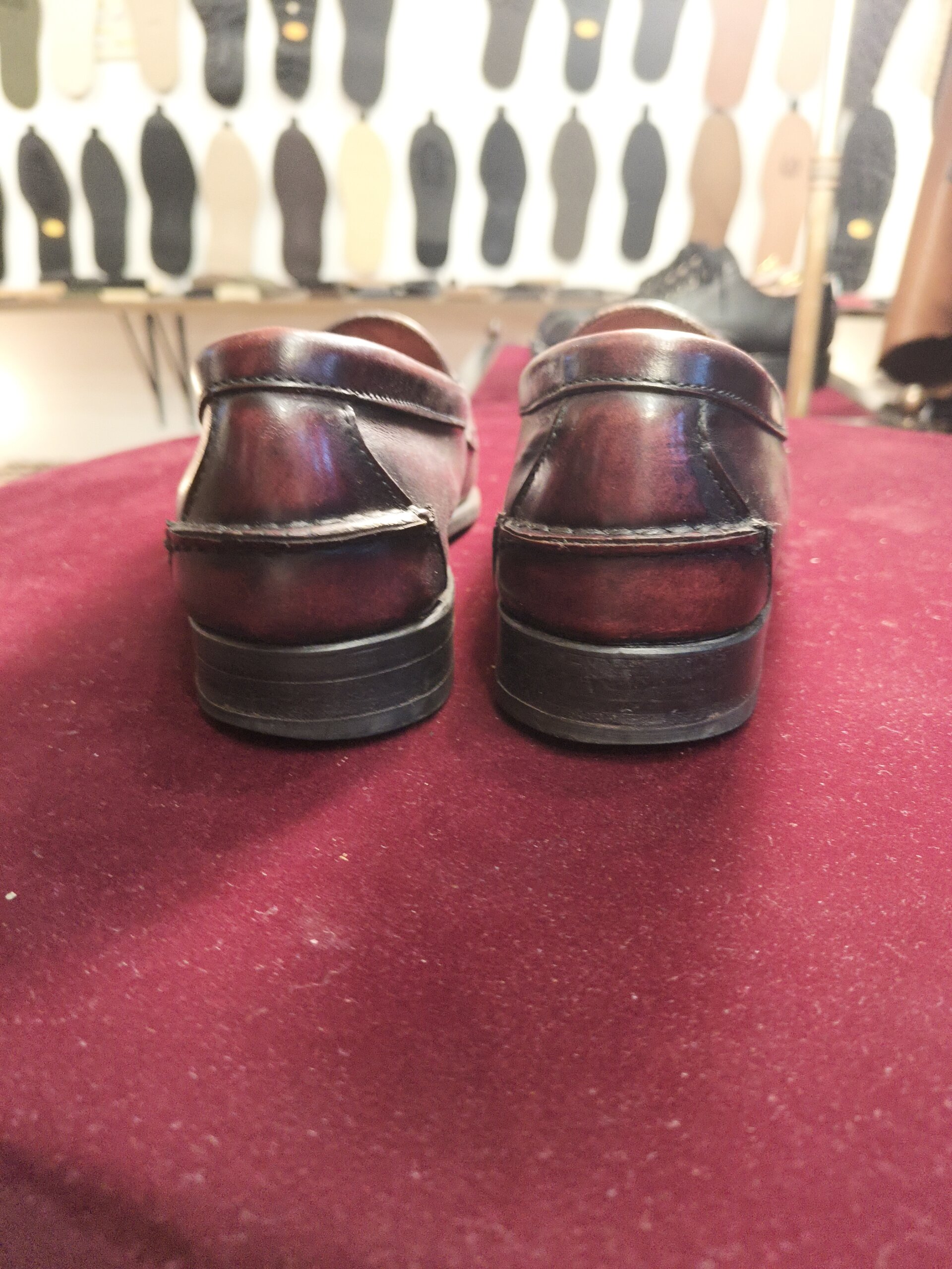 COLE HAAN(コール ハーン)のレザーソールシューズをオールソール修理する前のソール裏面の状態|横浜の靴修理事例