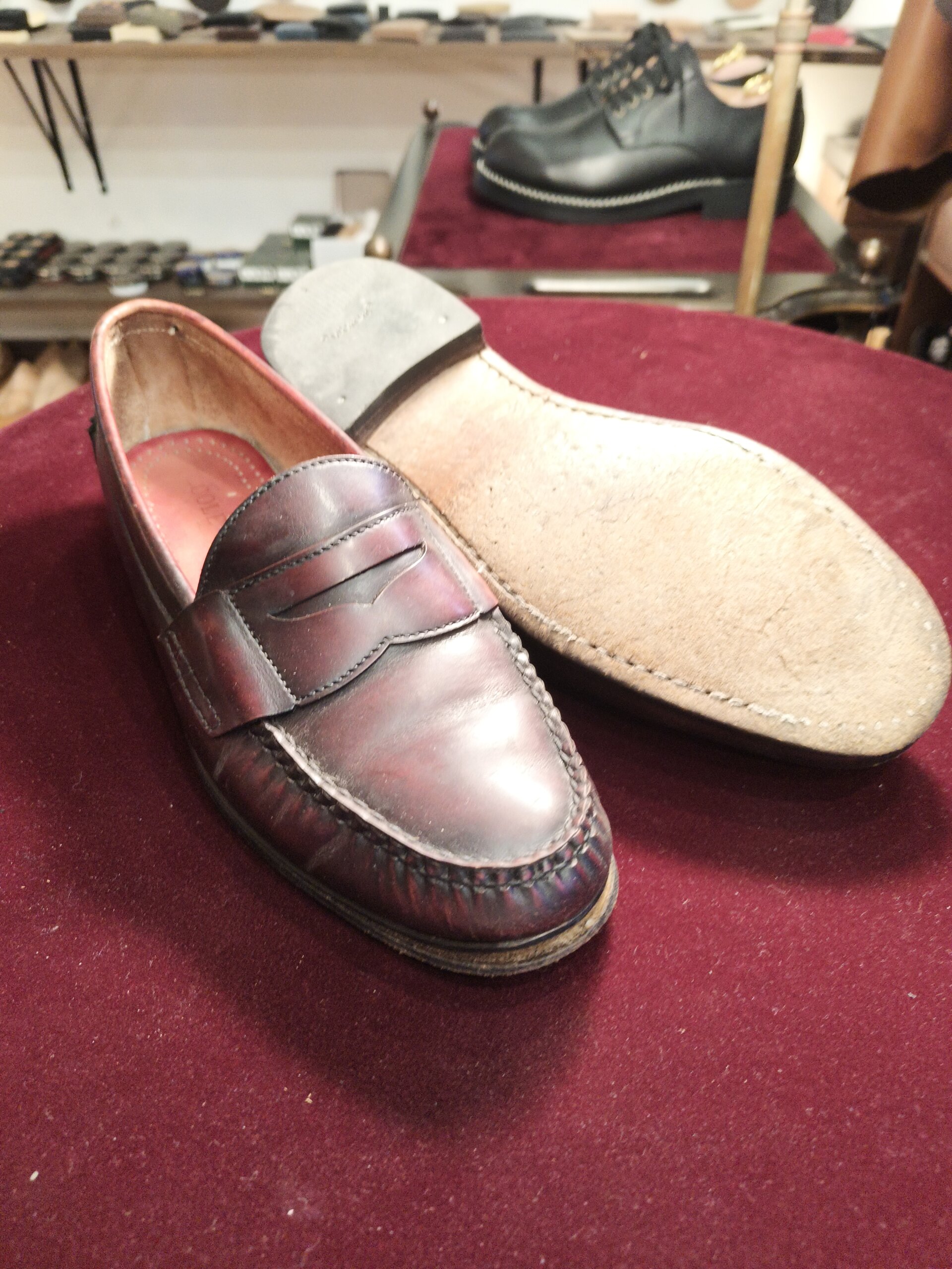 COLE HAAN(コール ハーン)のレザーソールシューズをオールソール修理する前の全体とソールの状態|横浜の靴修理事例