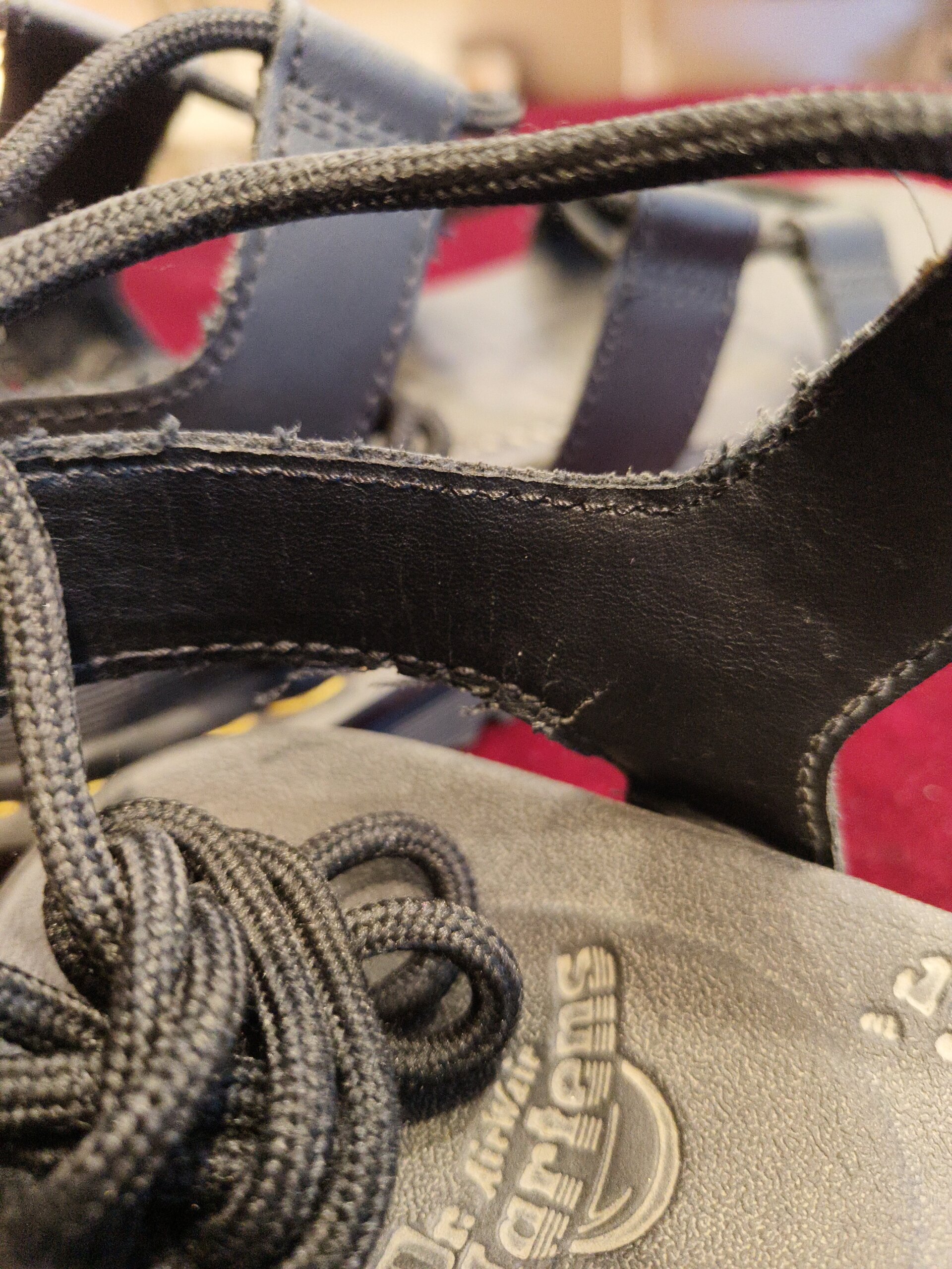 DR.MARTENS(ドクターマーチン)のサンダルベルト革破れ修理前、外側ベルト付け根の破れと全体の状態|横浜の靴修理事例