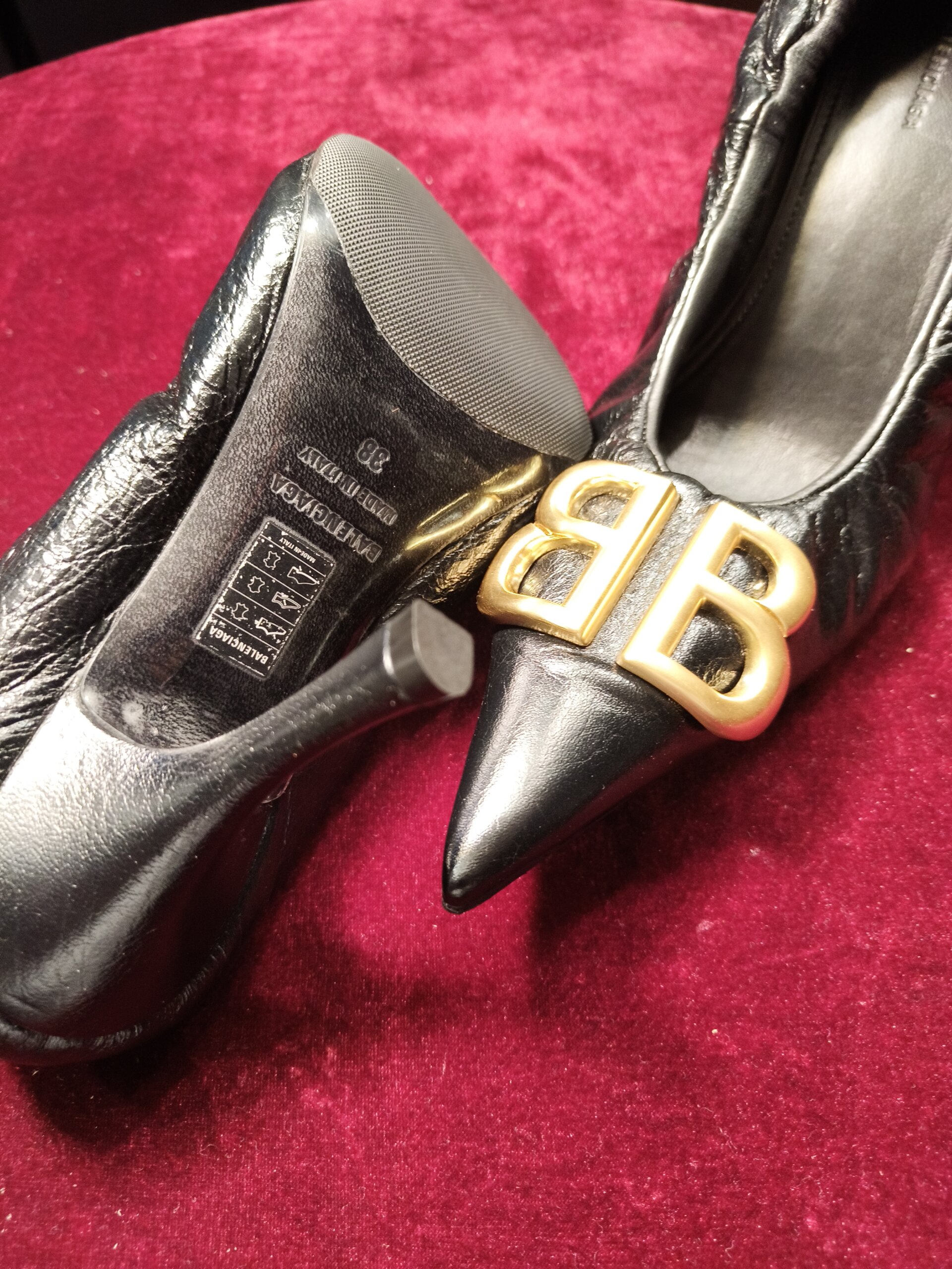 BALENCIAGA（バレンシアガ）の新品パンプスにハーフラバー補強と傷防止保護フィルム加工を施した後、ソール保護部分の仕上がり