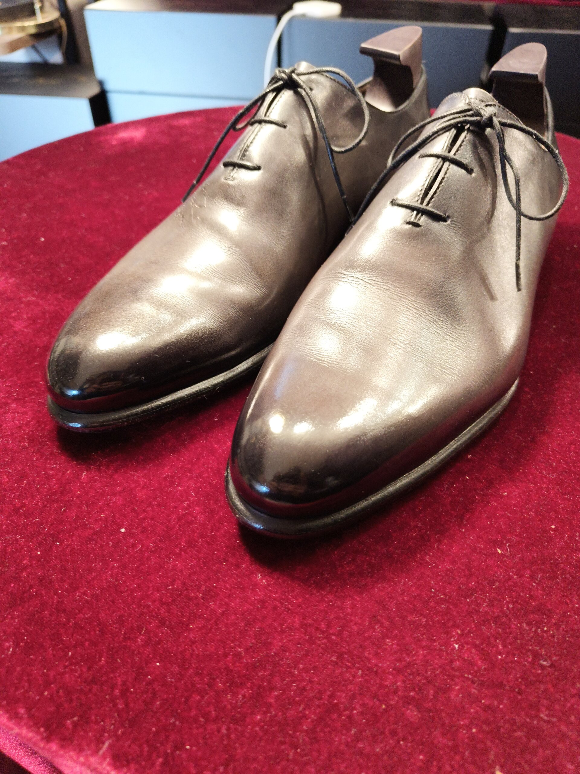 BERLUTI（ベルルッティ）の傷補修・靴磨き後、つま先の傷を整え艶を戻した仕上がり