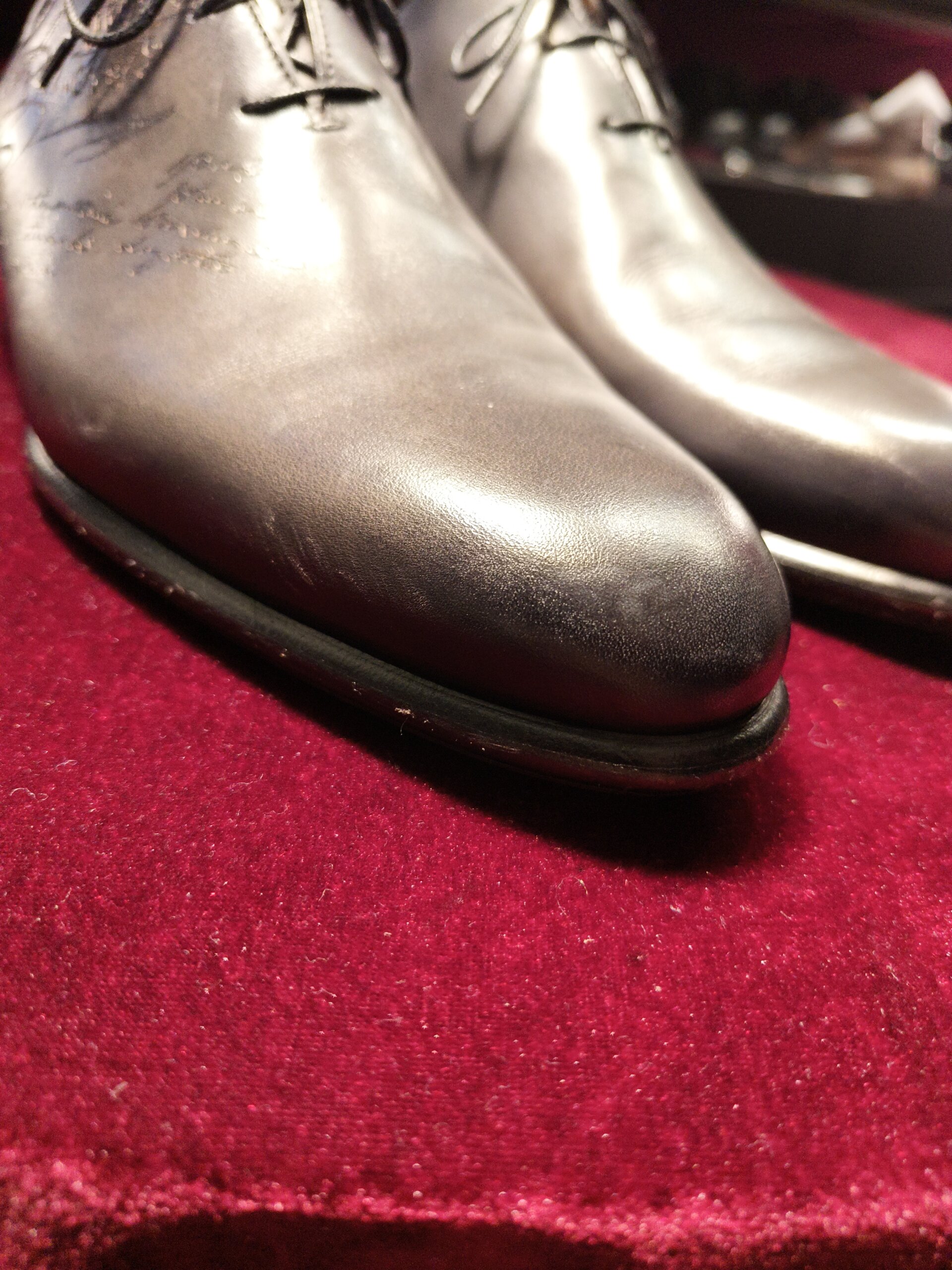 BERLUTI（ベルルッティ）の傷補修・靴磨き前、アッパー全体の傷や艶の状態