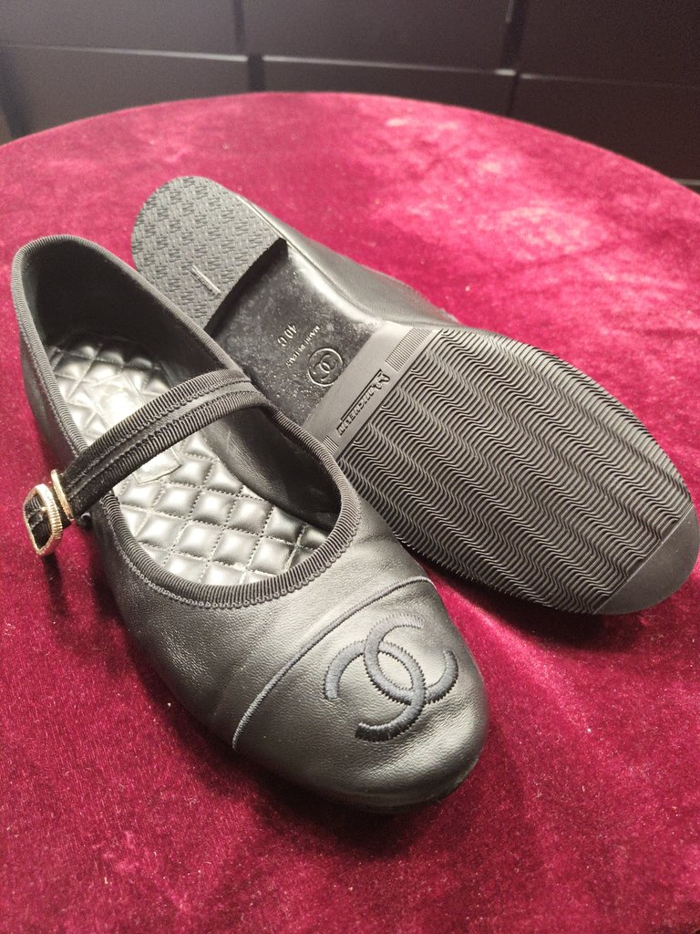 CHANEL（シャネル）のトップリフト交換後、かかとまわりを整えた仕上がり