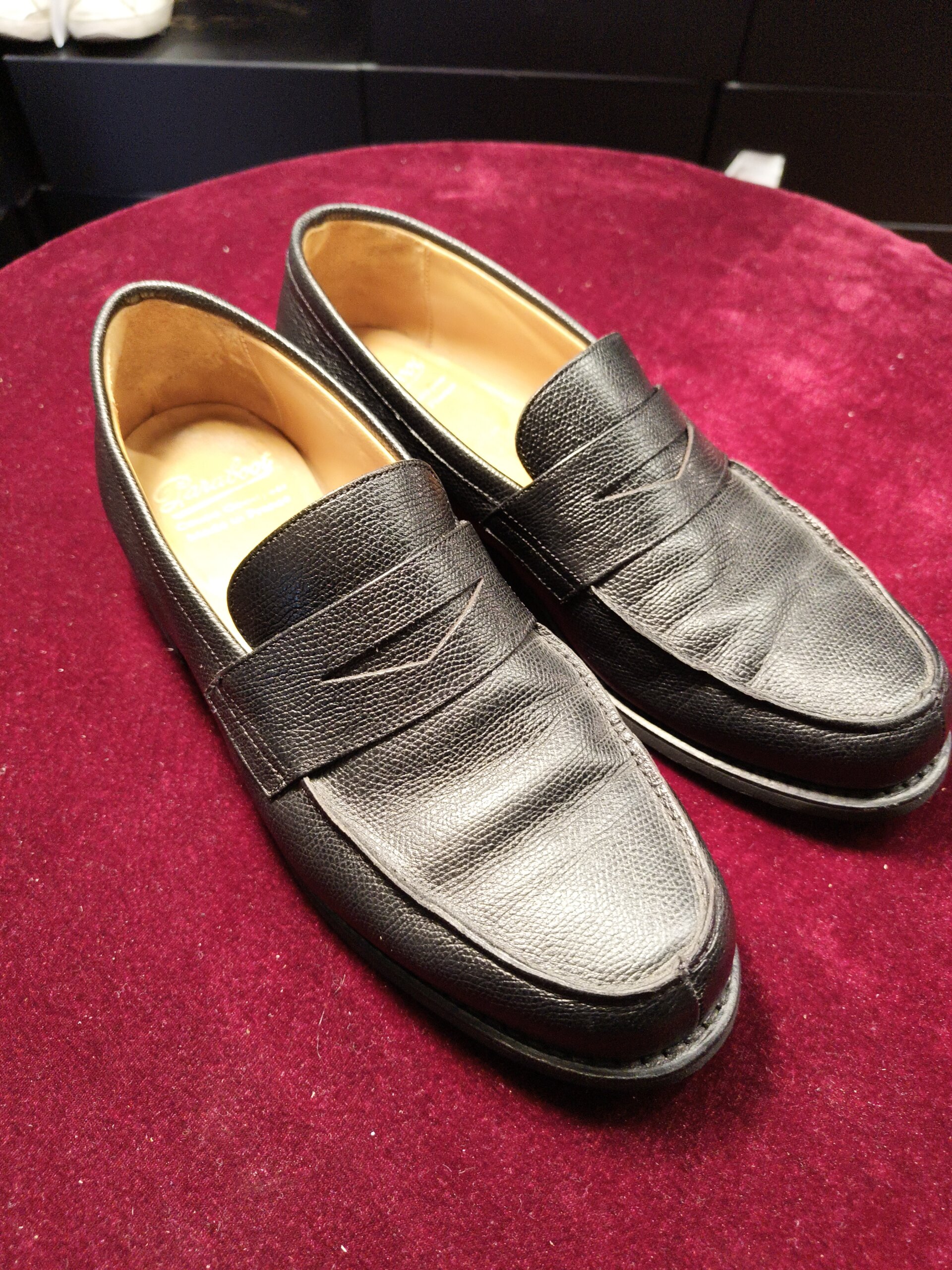 PARABOOT（パラブーツ）コインローファーのベルト切れ修理後、甲部分のベルトを自然な形に整えた仕上がり