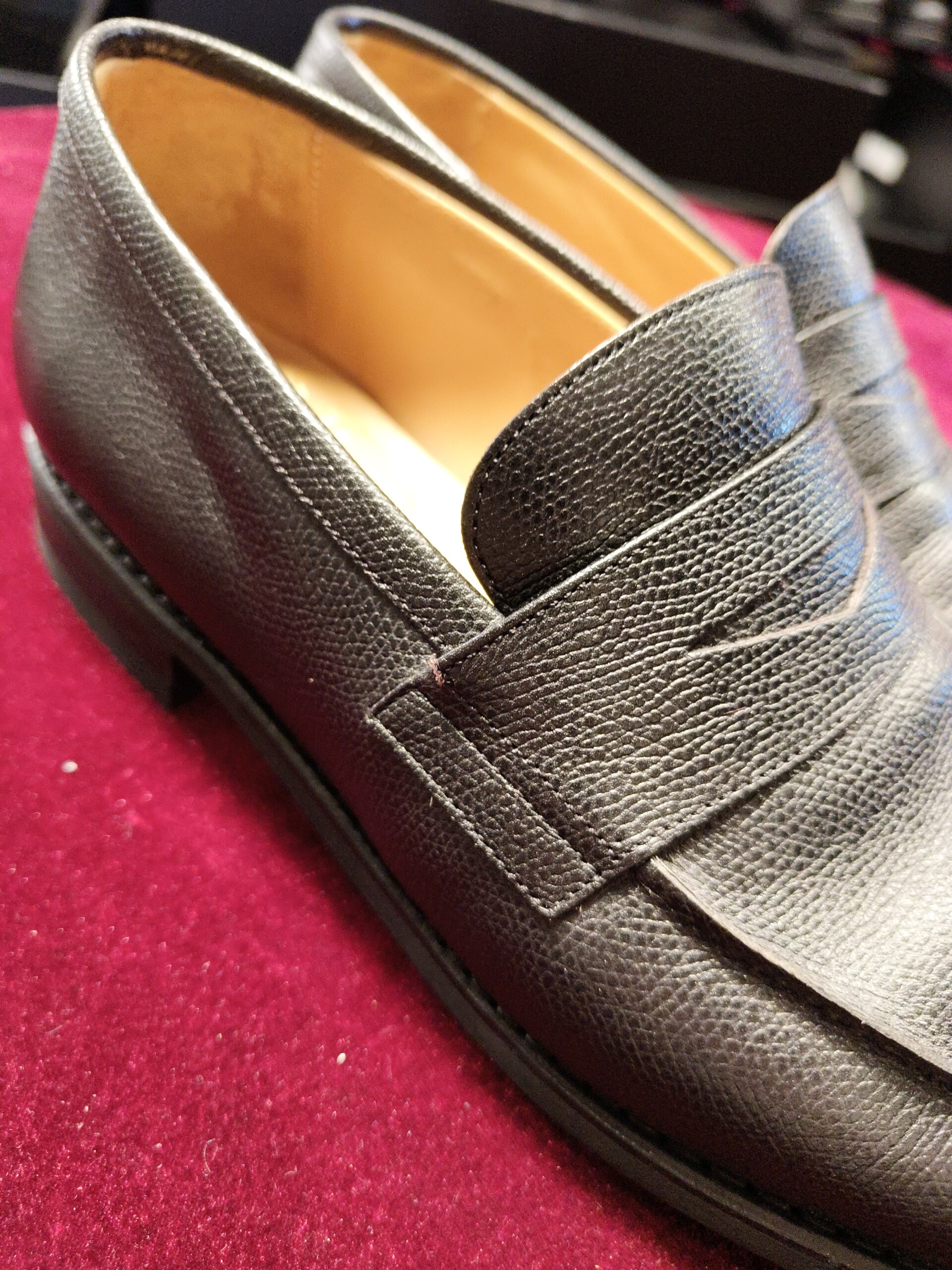PARABOOT（パラブーツ）コインローファーのベルト切れ修理前、甲部分のベルトとローファー全体の状態